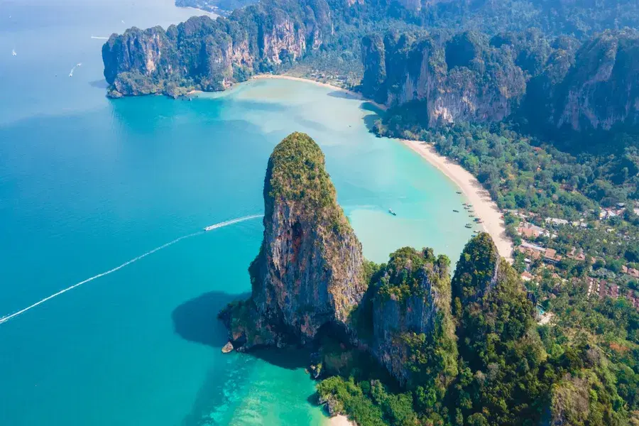 Exploring Hidden Gems Between Surat Thani and Krabi: Recommended Stops and Attractions