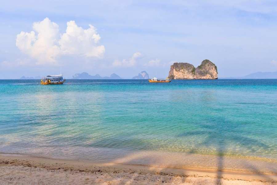 SmartEnPlus Blog: 🌴 Island Hopping Bliss: My Journey from Koh Ngai to Koh Kradan