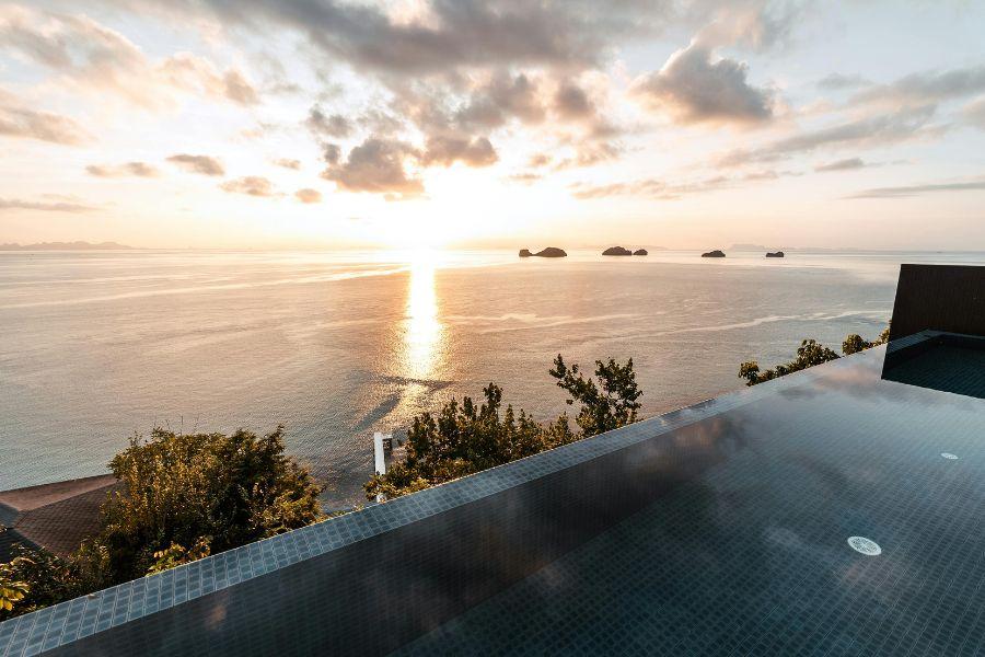 Bangkok to Koh Tao Night Bus Experience: A Traveler’s Review and Tips