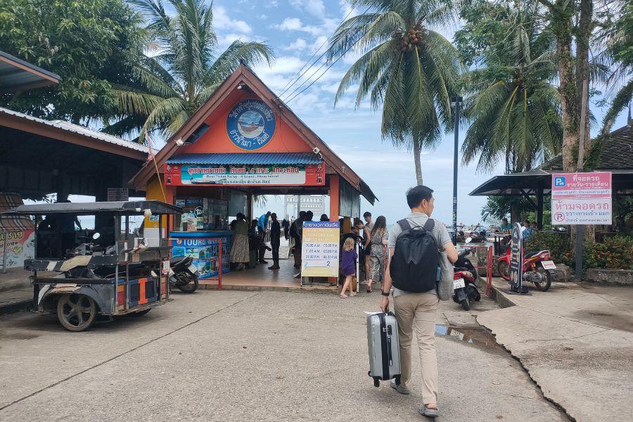 Krabi to Ao Nam Mao by Boat: A Unique Waterfront Travel Experience