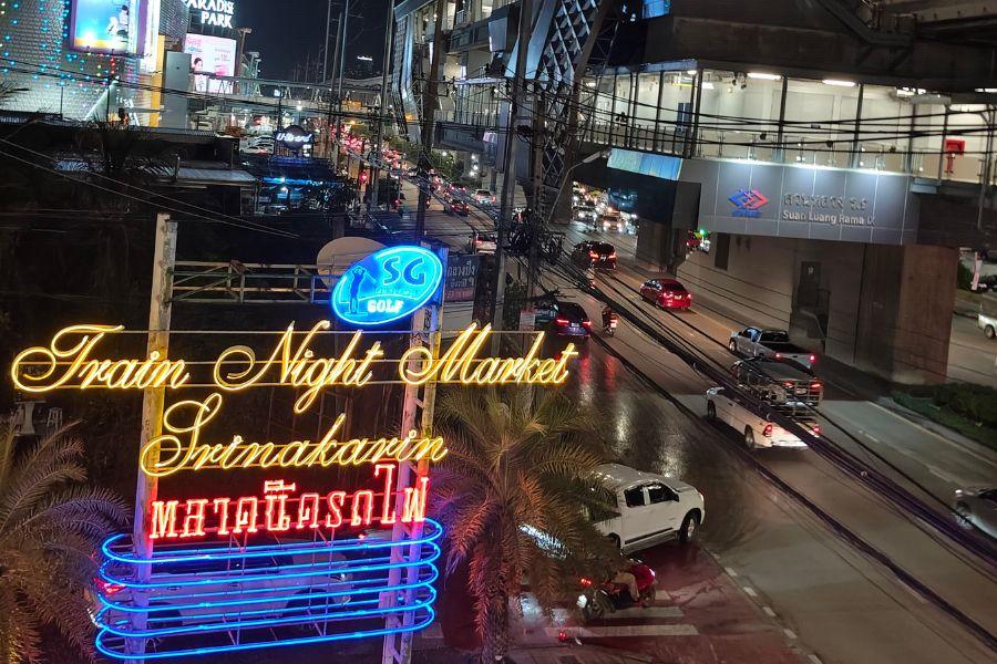 SmartEnPlus Blog: Srinakarin Train Night Market – Bangkok’s Vintage Paradise